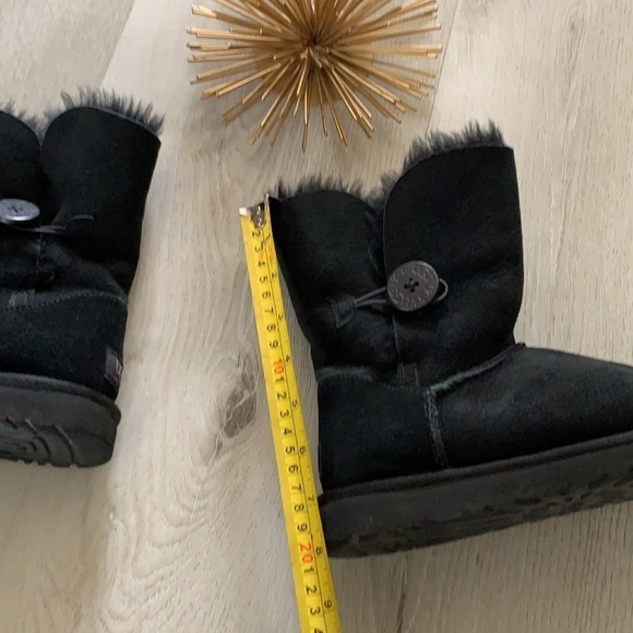 UGG Bailey Button Black Boots size 6 leather sheepskin lining winter cozy - Picture 5 of 16
